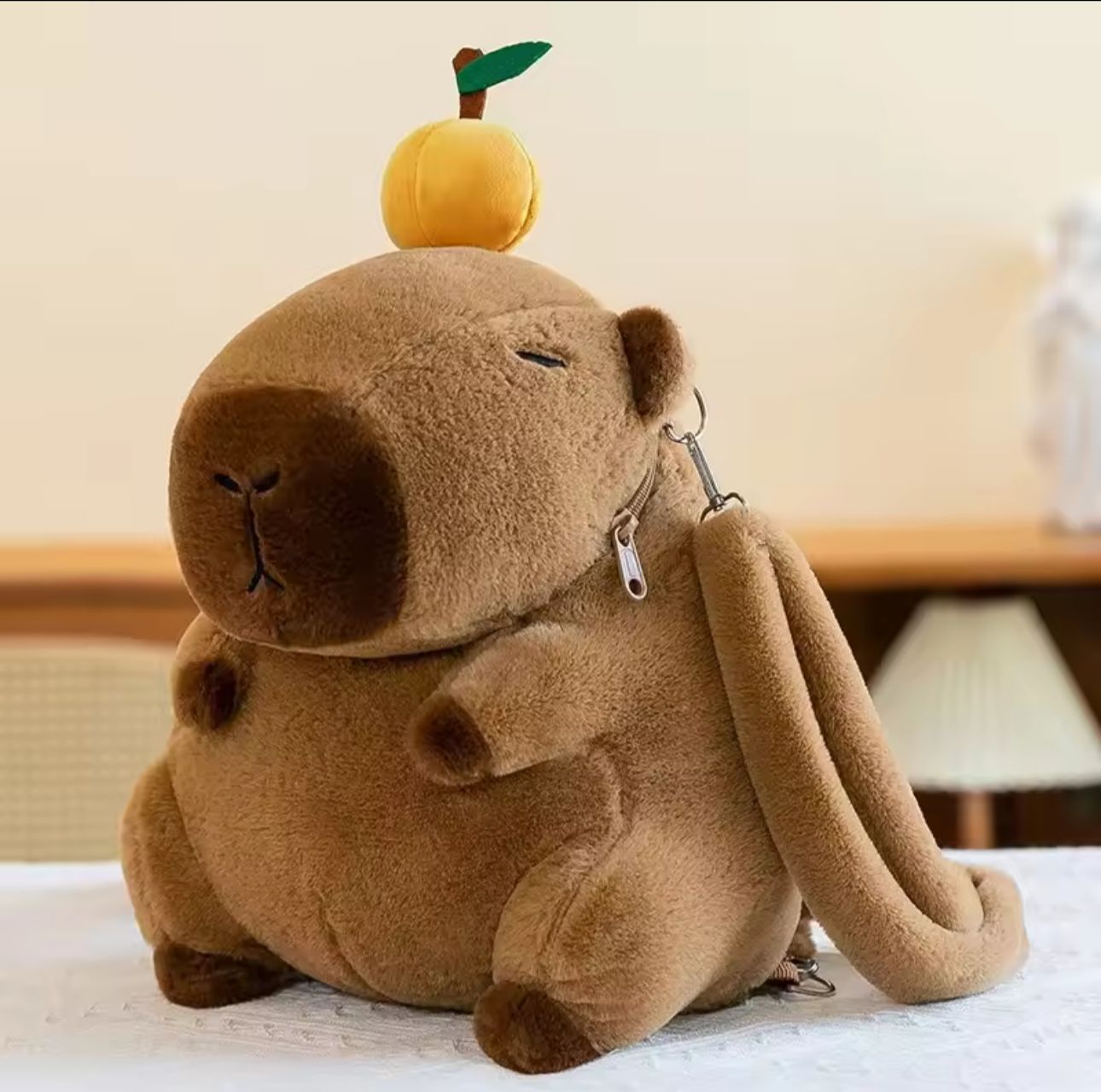 🎒 Mochila Capibara de Felpa – ¡Tierna, Cómoda y Súper Funcional! 🐹💖